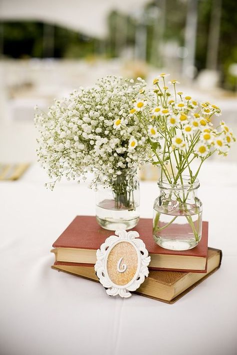 Book Wedding Centerpieces, Daisy Bouquet Wedding, Framed Table Numbers, Book Centerpieces, Simple Wedding Decorations, 2014 Wedding, Daisy Wedding, Clear Vases, בר מצווה