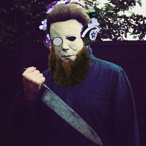 Michael Myers dressed up as the Bearded Gentlemen Music Icon. Michaels Halloween, Halloween Playlist, Chopped And Screwed, Michael Meyer, All Horror Movies, Slasher Movies, Games Roblox, The Boogeyman, Michael Myers Halloween