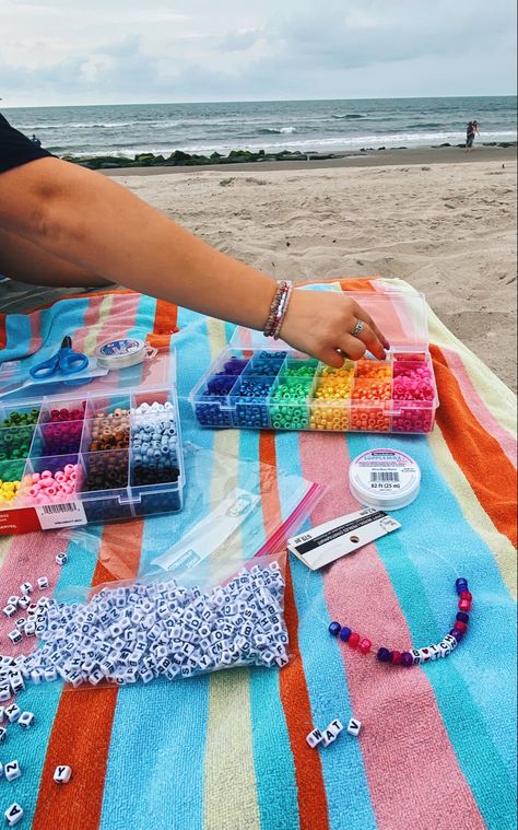 friendship bracelets, ocnj, beach trip, girls beach day, beaded bracelets Friend Trips Ideas, Girls Beach Trip Activities, Friendship Bracelets Beach, Beach Trips With Friends, Cute Beach Activities, Fun Activities To Do At The Beach, Girls Beach Trip Ideas, Cute Summer Ideas With Friends, Fun Summer Ideas For Teens