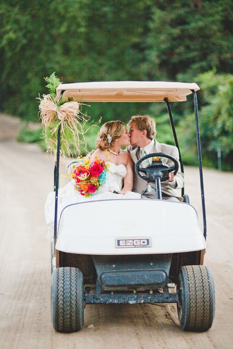 Love Golf? Steal one of these wedding ideas! Feature: The Knot // Photography: Samuel Potter Photography Golf Wedding Theme, Golf Cart Decorations, Wedding Getaway Car, Golf Buggy, Wedding Slideshow, Golf Wedding, How To Dress For A Wedding, Golf Pictures, Golf Photography