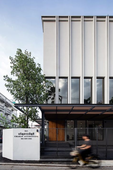 Exhibition Facade Design, Industrial Office Architecture, Facade Office Design, Office Exterior Design Architecture, Modern Office Exterior, Office Building Facade Design, Japanese Architecture Modern Minimalism, Modern Shop House, Office Facade Design