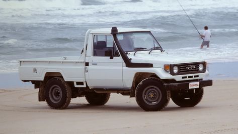 75 Series LandCruiser: Your guide to the Toyota 4WD - Car Advice | CarsGuide Toyota Cruiser, Land Cruiser 70 Series, Toyota 4, Jeep 4x4, No Doubt, Family Car, Toyota Hilux, The Map, Roof Rack