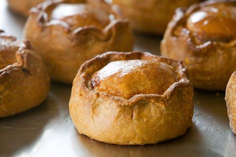 Recipe: Make Your Own Melton Mowbray Pork Pie Melton Mowbray Pork Pie, Pork Pie Recipe, Savoury Pies, Beef Pies, Melton Mowbray, Mushy Peas, British Desserts, Lean Pork, Pot Pies