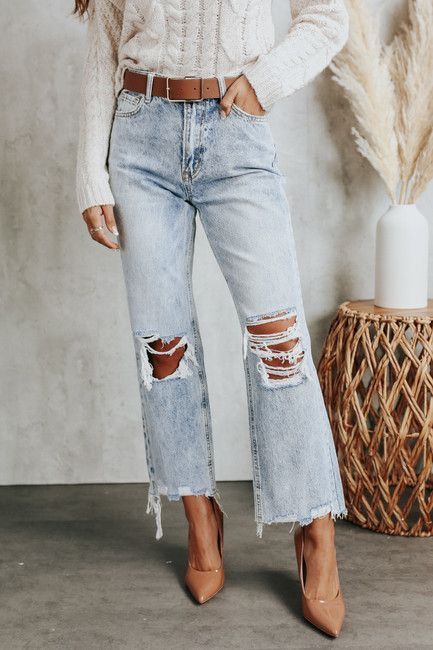 Wide Leg Distressed Jeans Outfit, Spring Looks For Women 2024, Lightwash Jean Outfits, Women’s Jeans, Tshirt Fashion Outfit, Acid Wash Jeans Outfit, Spring Jeans Outfit, Outfit Inspo Cute, Light Wash Straight Leg Jeans