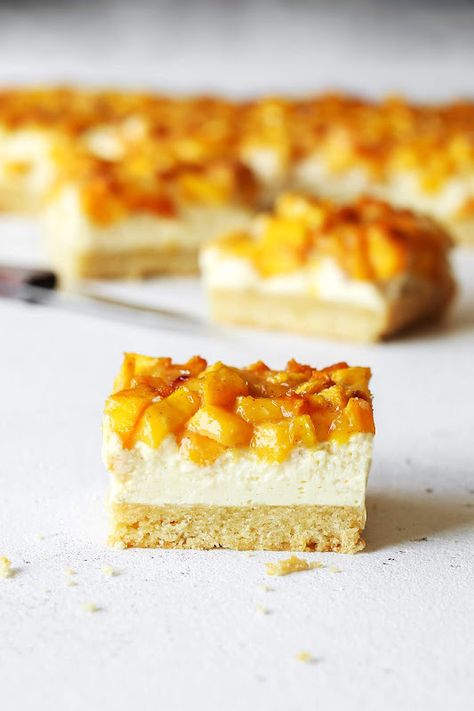 Fresh peach cheesecake bars Peach Cheesecake Topping, Peach Cheesecake Bars Recipes, Peach Cream Cheese Bars, Mini Peach Cheesecake, Fresh Peach Cheesecake Recipes, Peach And Cream Cheese Dessert, Peach Topping For Cheesecake, Peach Baked Goods, Peach Cream Cheese Dessert