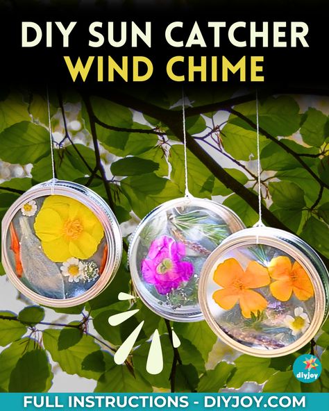 Garden Sun Catchers, Diy Sun Catcher, Outdoor Candle Holders, Thrifty Diy, Love Country, Diy Wind Chimes, Tea Diy, Outdoor Candles, Mason Jar Lids