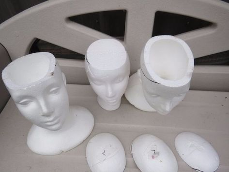 It may seem strange, but this will make your garden look amazing! Eclipse Viewer, Fairy Herb Garden, Styrofoam Head, Wig Head, Stepping Stones Diy, Garden Globes, Head Vases, Face Planters, Head Planters