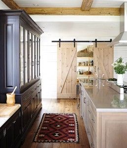 Home Crush – Kitchen Inspiration - love the cream island Modern Country Living, Cottage Makeover, Light Wood Kitchens, Barn Kitchen, Fresh Farmhouse, Wood Barn, Charming Kitchen, Classic Kitchen, Gorgeous Kitchens