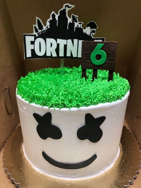 7th Birthday Cake Boys, Toddler Birthday Cakes, Fort Nite, Whipped Icing, 7th Birthday Cakes, Fortnite Birthday, Bowl Cake, Rolling Fondant, 9th Birthday Parties