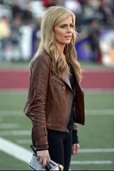 ESPN's Samantha Ponder Gets Videobombed By Creepy Dude ...                                                                                                                                                                                 More Maria Taylor Espn, Rachel Nichols Espn, Football Reporter, Sam Ponder, Samantha Ponder, College Gameday Signs, Maria Taylor, Lasting Marriage, Espn Body