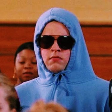 Damian Mean Girls Icon, Chickflicks Aesthetic, Series Quotes Aesthetic, Funny Girl Aesthetic, Mean Girls Pfp, Damian Mean Girls, Damian Icon, She Doesn't Even Go Here, Mean Girl 3