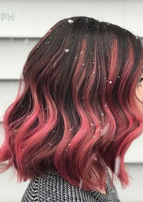 Winter Hair Color Trends, Wine Hair Color, Pink And Black Hair, Winter Hair Colors, Brown Ombre Hair, Hair Color Burgundy, Hair Color Techniques, Hair Color Purple, Peinados Fáciles Para Cabello Corto