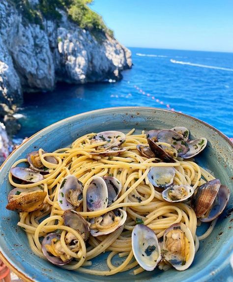 Exploring Italy on Instagram: “Who else enjoys eating spaghetti with vongole? 📸 @saraloveslife_” Spaghetti Vongole, Eating Spaghetti, Explore Italy, Capri Italy, Art Nature, Japchae, Travel Art, Nature Art, Capri