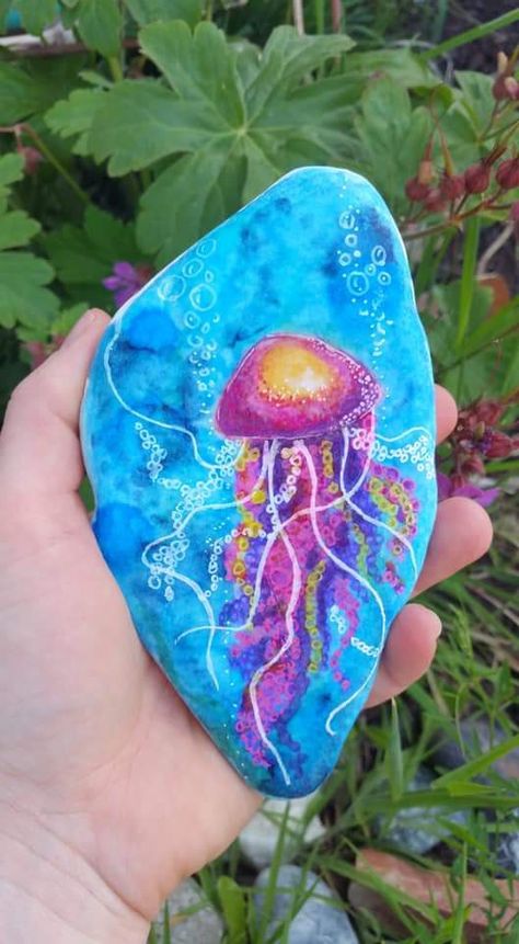 Jellyfish Rock Painting, Jellyfish Painting, Jellyfish Design, Painted Rock Animals, Rock Painting Ideas, Stone Art Painting, Seashell Painting, Painted Rocks Diy, Rock Painting Ideas Easy