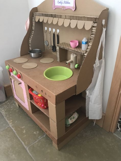 Cardboard Kitchen Diy For Kids, Diy Kitchen For Kids, Diy Kitchen Toy, Diy Cardboard Kitchen, Diy Toy Kitchen, Cute Cardboard Crafts, Things To Do With Cardboard, Ikea Packaging, Cardboard Kitchen