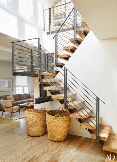 This Vogue Alum's Manhattan Loft is Beach-House-Level Breezy | Architectural Digest Organize Shoes, Manhattan Loft, Loft Staircase, Modern Stair Railing, Open Stairs, Shoe Storage Ideas, Stairs In Living Room, Diy Staircase, Gravity Home