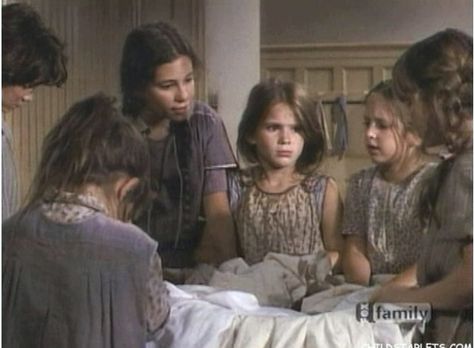 The orphans worrying about hiding Annie in the laundry cart. Aileen Quinn, Annie Movie, Annie 1982, Miss Hannigan, Orphanage Children, Laundry Cart, Ashley Johnson, Historical Period, Broken Leg