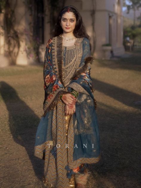 Tanya Maniktala, Ethnic Suit, Celebrity Closet, Silk Organza, Kurta Set, Silk Velvet, Body Size, Hand Embroidery