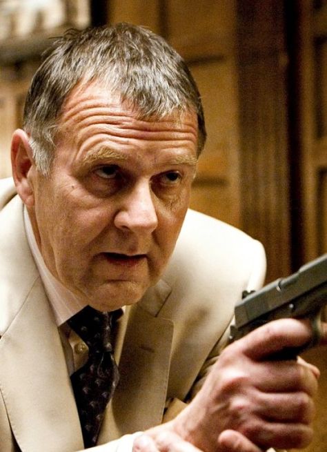 Tom Wilkinson in "Batman Begins" Carmine Falcone, Tom Wilkinson, Batman Begins, Batman, Actors, Celebrities, Fictional Characters