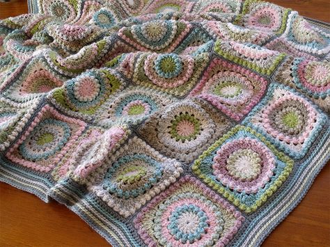 Ravelry: annettle's Circle of Friends Lap Blanket Motifs Granny Square, Beau Crochet, Afghans Crochet, Crocheted Blanket, Confection Au Crochet, Crochet Afgans, Crochet For Beginners Blanket, Circle Of Friends, Crochet Blanket Afghan