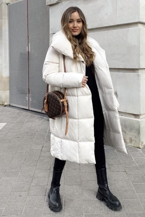 Top 10 Winter Fashion Trends 2021-2022 - Your Classy Look Winter Coats Women Cold Weather, Kate Hutchins, Winter Coat Trends, White Puffer Coat, Winter Outfits Street Style, Stylish Winter Coats, Puffer Jacket Outfit, Outfits Cold, Stylish Winter Outfits