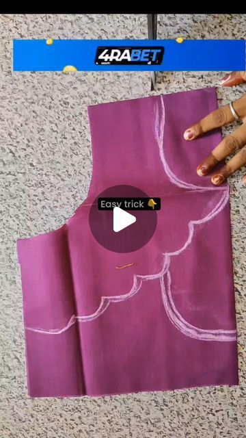 Stiching Blouses Designs, Bluse Latest Design, ब्लाउज बैक नेक डिजाइन, Neck Stitching, Wedding Dr, Sewing Machine Basics, Blouse Back Neck Designs, Back Neck Designs, Trendy Blouse