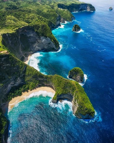 Civil Engineering Discoveries on LinkedIn: Kelingking Beach, Bali ✈️😍😃To Find The Most Beautiful Places In The… | 15 comments Kelingking Beach, Penida Island, Nusa Penida Bali, Voyage Bali, Travel Motivation, Gili Trawangan, Nusa Penida, Destination Voyage, Amazing Travel Destinations