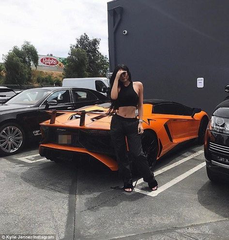 Kylie Jenner Car, Kylie Jenner 2017, Kylie Jenner Latest, Kylie Jenner Fotos, Trajes Kylie Jenner, Estilo Kylie Jenner, Kyle Jenner, Kylie J, Kylie Jenner Outfits