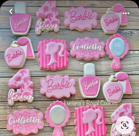 Barbie Birthday Outfits Adults, Barbie Sugar Cookies, Girls Barbie Birthday Party, Barbie Cookies, Barbie Bday, Barbie Pool Party, 4de Verjaardag, Barbie Party Decorations, Barbie Birthday Cake