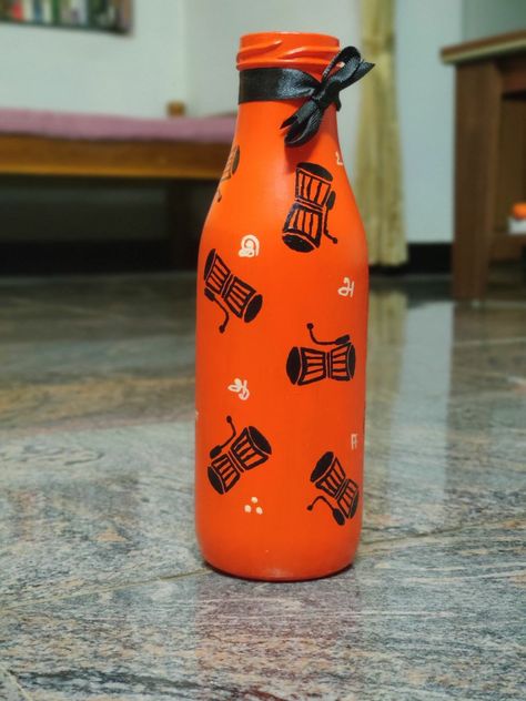 School File, Beer Bottle Art, Latest Arabic Mehndi Designs, Painted Bottles, Hand Painted Bottles, Diy Bowl, Cd Crafts, Diwali Rangoli, Arabic Mehndi