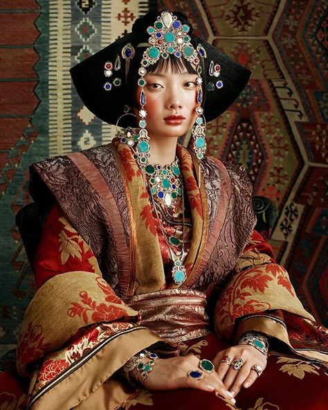 Tibetan Clothing, Mongolian Clothing, Ethno Style, Culture Clothing, Shotting Photo, Folk Dresses, Traditional Fashion, Traditional Dress, Traditional Clothing