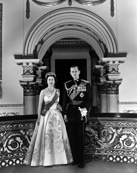 The future Queen Elizabeth II and Prince Philip, Duke of Edinburgh, pose for a portrait at home in Buckingham Palace, December 1958. Princesa Elizabeth, Rainha Elizabeth Ii, English Royal Family, Reine Elizabeth Ii, Hm The Queen, Prinz Harry, Duke Of Edinburgh, Reine Elizabeth, Elisabeth Ii