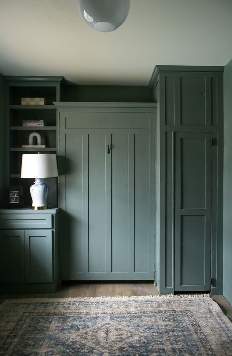 Green painted built-ins in a small bedroom/office. Versatile space that works for an office and guest room. Murphy Bed With Storage, Murphy Bed Office, Murphy Bed Desk, Murphy Wall Beds, Murphy Bed Diy, Back Room, Hidden Bed, Woodwork Projects, Woodworking Cabinets