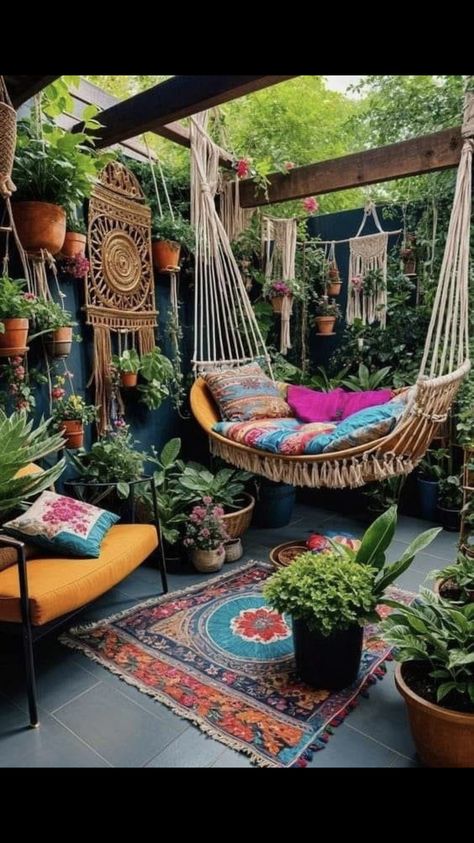 Small Courtyard Decorating Ideas, Urban Yard Ideas Small Spaces, Awkward Garden Space, Maximalist Outdoor Space, Small Garden Nook Ideas, Bohemian Garden Diy, Small Yard Patio Ideas, Small Outside Patio Ideas, Cozy Patio Ideas Small Spaces