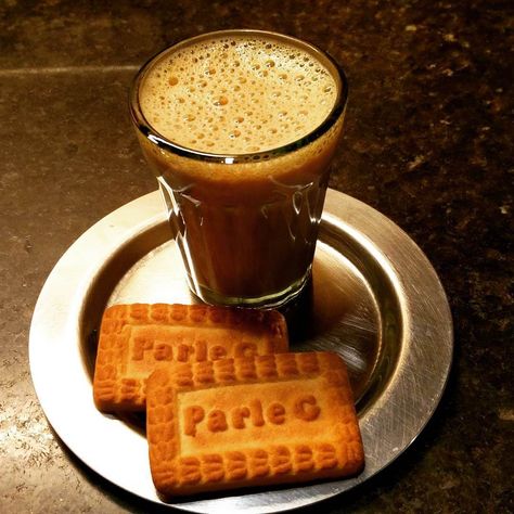 Parle G, Healthy Biscuits, Photography Tea, Man Vs Food, Tea Photography, Indian Tea, Tea Biscuits, Coffee Wallpaper, Indian Snack Recipes