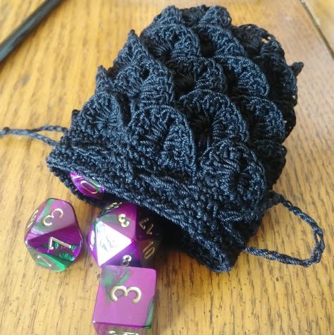 StormFly Crafts: Crochet Game of Thrones Dragon Egg Inspired Dice Bag Dice Bag Crochet Pattern Free, Crochet Practical Ideas, Dnd Crochet Patterns, Crochet Dice Bag Pattern Free, Crochet Game Of Thrones, Crochet Dragon Egg Pattern Free, Game Of Thrones Crochet, Dragon Egg Crochet Pattern, Dnd Crochet