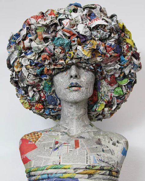 Sculpture Paper Mache, Soft Sculpture Ideas, Diy Mannequin Head, How To Make A Paper Mache Head, Paper Mache Bust, Cardboard Human Sculpture, Paper Mache Sculpture Ideas, Giant Paper Mache Head, Papier Mache Art Ideas