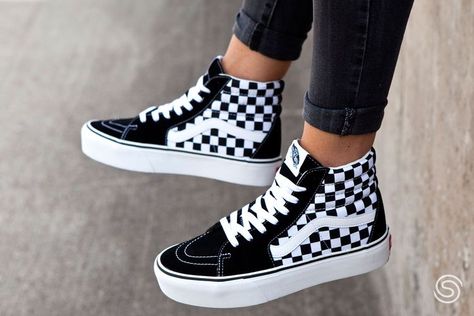 Vans Slip On Outfit, Vans Sk8 Hi Platform, Vans Shoes Fashion, Custom Vans Shoes, Cute Vans, Plateau Sneaker, Vans Outfit, Style Converse, Fresh Shoes