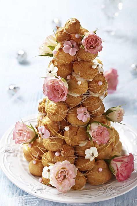 Croquembouche Recipe, Profiterole Tower, Alternative Wedding Cakes, Susan Hayward, Croquembouche, Choux Pastry, Creative Desserts, Protein Breakfast Recipes, Eclairs