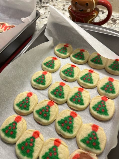 pillsbury winter christmas tree snowman season sugar cookies aesthetic gingerbread Sugar Cookies Aesthetic, Christmas Cookies Tree, Pillsbury Christmas Cookies, Aesthetic Gingerbread, Snowman Sugar Cookies, Christmas Tree Sugar Cookies, Tree Sugar Cookies, Christmas Core, Angelina Core