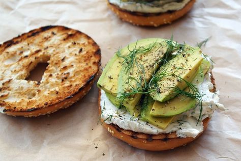 Toasted Bagel with Dill Cream Cheese and Avocado Best Avocado Toast Recipe, Toasted Bagel, Avocado Dishes, Avocado Recipe, Avocado Toast Recipe, Breakfast Sandwiches, Dinner Appetizers, Avocado Recipes, Toast Recipes