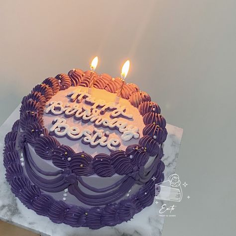 purple based vintage korean cake Vintage Korean Cake, Dark Purple Cake, Purple Cakes Birthday, Korean Cake, Purple Cakes, Aesthetic Korean, Purple Birthday, Blue Cakes, Purple Marble