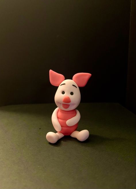 Piglet, Winnie the Pooh, fondant, cake topper, figurine Winnie The Pooh Clay Sculpture, Winnie The Pooh Polymer Clay, Clay Disney Characters, Disney Clay Ideas, Clay Winnie The Pooh, Winnie The Pooh Clay, Winnie The Pooh Fondant, Clay Date Ideas, Clay Challenge