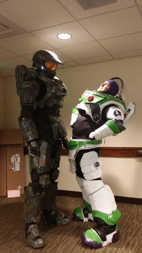 Master Chief Cosplay, Master Chief Costume, Wojskowy Humor, Halo Funny, 밈 유머, Memes Of The Day, Cosplay Diy, 웃긴 사진, Amazing Cosplay