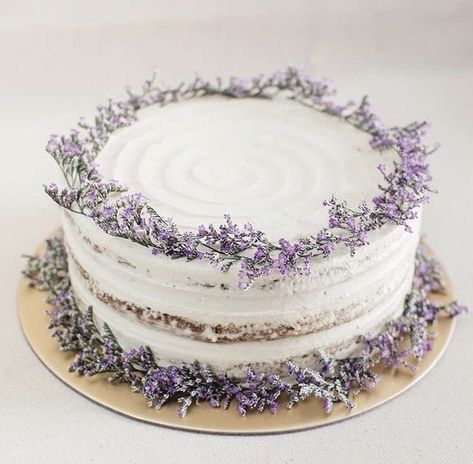 Lavender Cake, White Chocolate Buttercream, Quick And Easy Appetizers, Rustic Cake, Lavender Wedding, Dried Lavender, Vanilla Cake, White Chocolate, Butter Cream