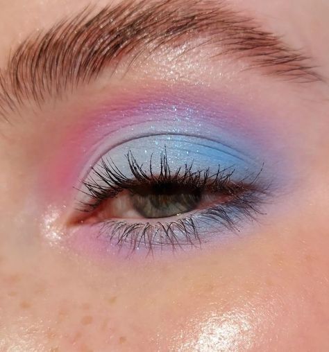 @/merry.laney on IG Eras Eye Makeup, Lover Eye Makeup, Eras Tour Makeup Ideas, Eras Tour Makeup, Fade Into Hue, Maquillage On Fleek, Funky Makeup, Cute Eye Makeup, Eye Makeup Pictures