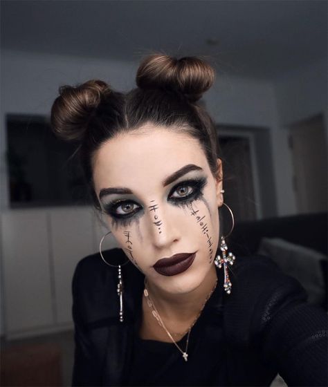 Maquillaje de Halloween: los looks más sencillos y favorecedores Halloween Make Up Witches, Makeup Bruja Halloween, Outfit Ideas Halloween, Cute Witch Costume, Bruja Halloween, Creative Halloween Costume Ideas, Garden Gala, Pfp Halloween, Halloween Outfit Ideas