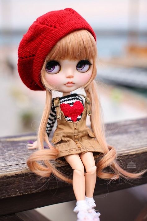 10 Bonecas(os) colecionáveis para querer na sua estante! - Sweet Magic Blythe Bebek, Blythe Doll Dress, Pullip Dolls, Blythe Custom, Blythe Clothes, Doll Repaint, Custom Blythe, Pretty Dolls, Ooak Dolls