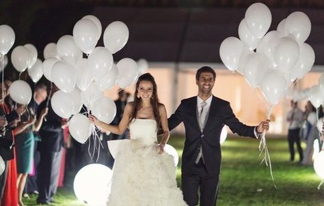 Love this idea. I never thought about white balloons and then everyone releasing them when the bride and groom leave the ceremony. Balloon Wedding Send Off, Balloon Release, Balloon Wedding, Wedding Send Off, Future Mrs, Theme Color, White Balloons, Wedding Wishes, Wedding Time