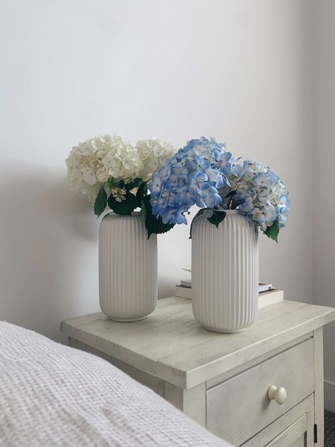 Costal Blue Aesthetic, Costal Granddaughter Decor, Minimalistic Coastal Bedroom, Coastal Summer Bedroom, Blue Aesthetic Bedroom Decor, Coastal Granddaughter Bathroom Aesthetic, Floral Coastal Bedroom, Floral Blue Bedroom, Clean Coastal Aesthetic